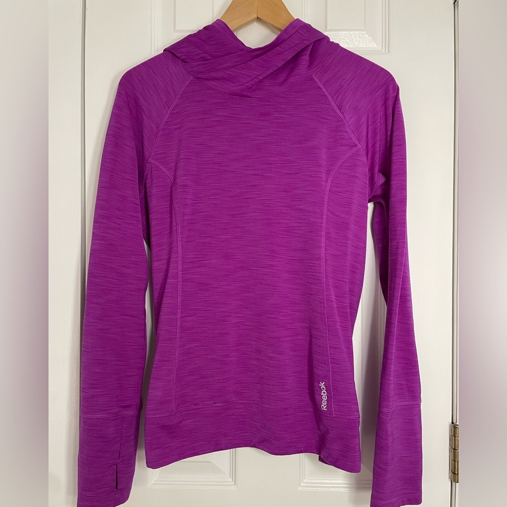 Vibrant, mid-weight, Reebok runners hoodie.